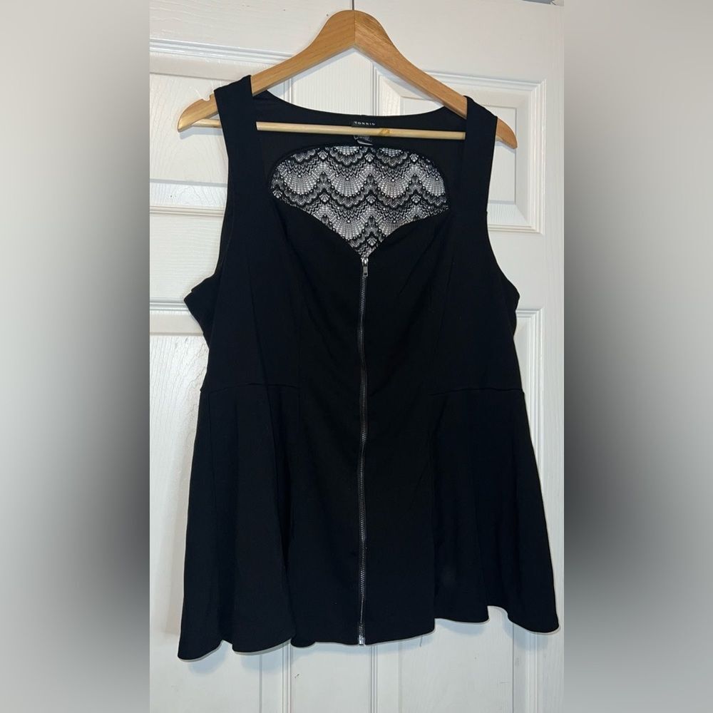 Torrid sleeveless zip up lace back black Top Size 1 (1XL) EUC